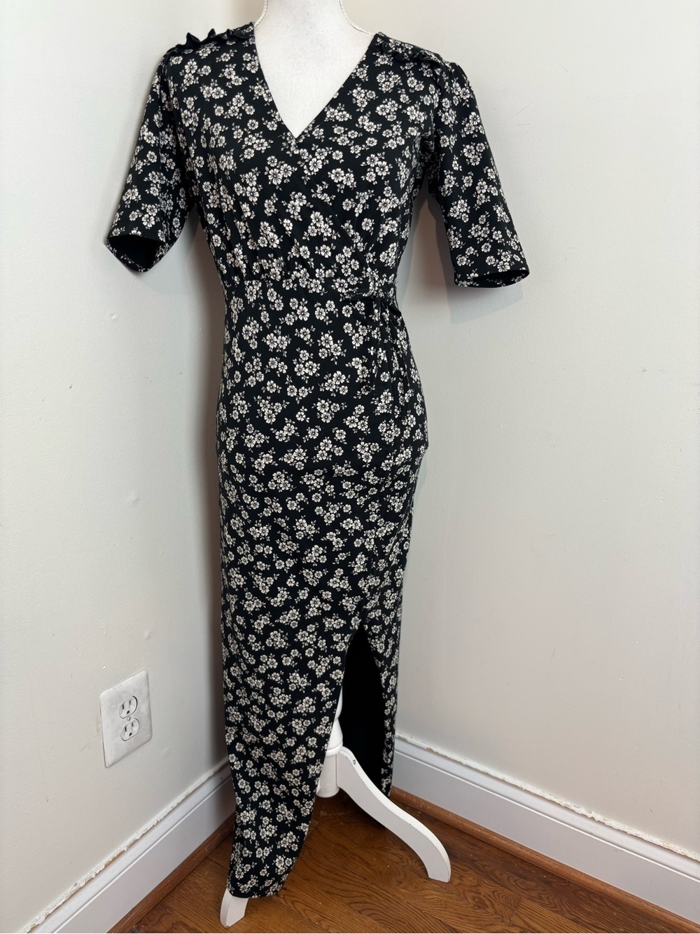Veronica Beard Mariposa dress In Black and White Floral Size Small - Picture 4 of 16